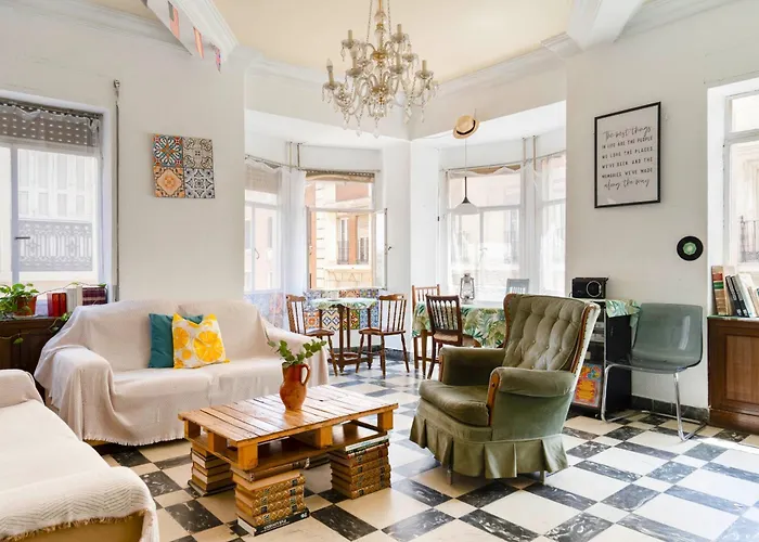 Vintage Flat Malaga