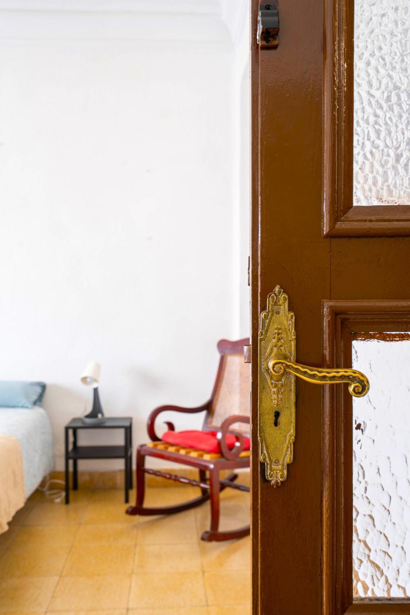 Vintage Flat Malaga